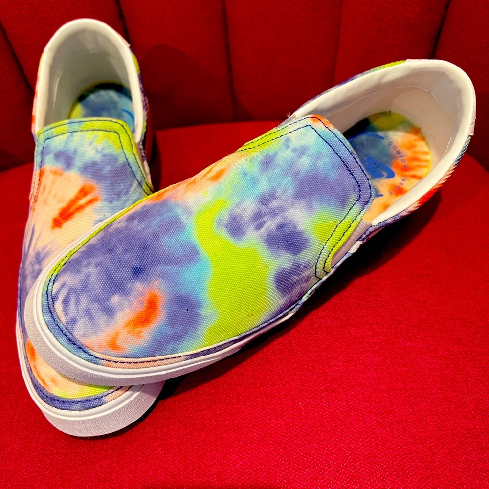 *NEW* Nike Tie Dye Slip On Shoes